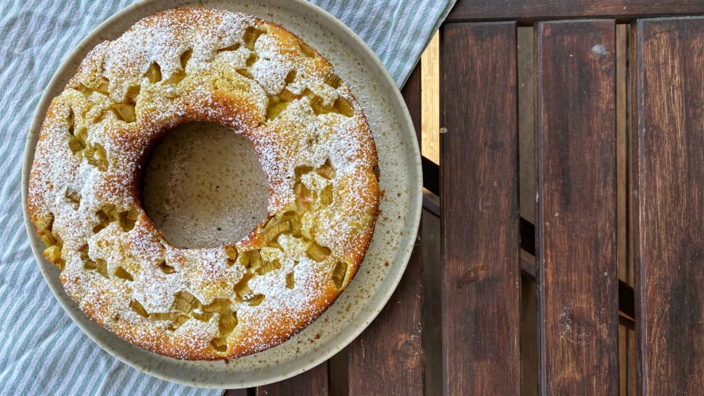 Joghur-Rhabarber-Kuchen aus dem Omnia-Campingbackofen